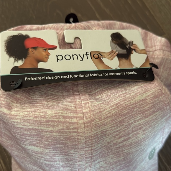 NWT! Women’s ponyflo active running lightweight hat cap. Adjustable strap. - Picture 3 of 5
